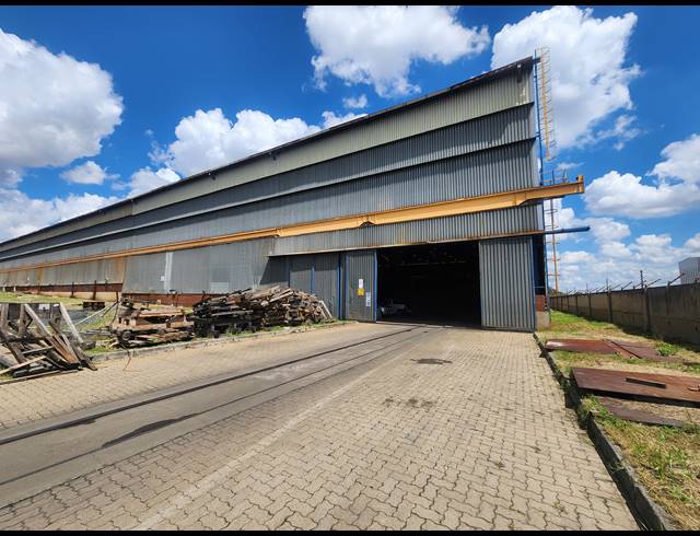 3,240M² WAREHOUSE TO LET IN ROODEKOP